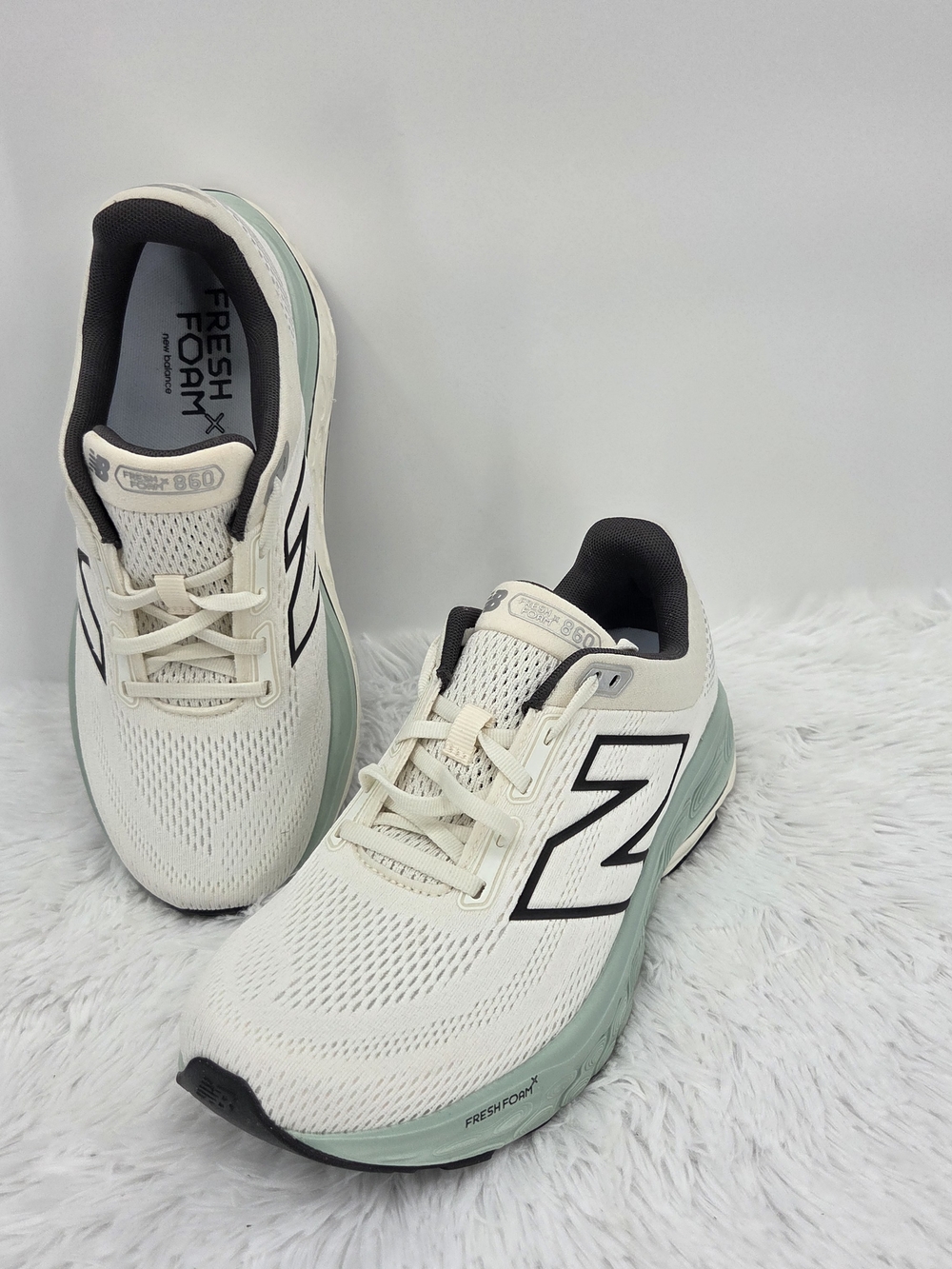 New Balance Fresh Foam X 860v14 Women US 9.5 Wide Cream Green Running Shoes